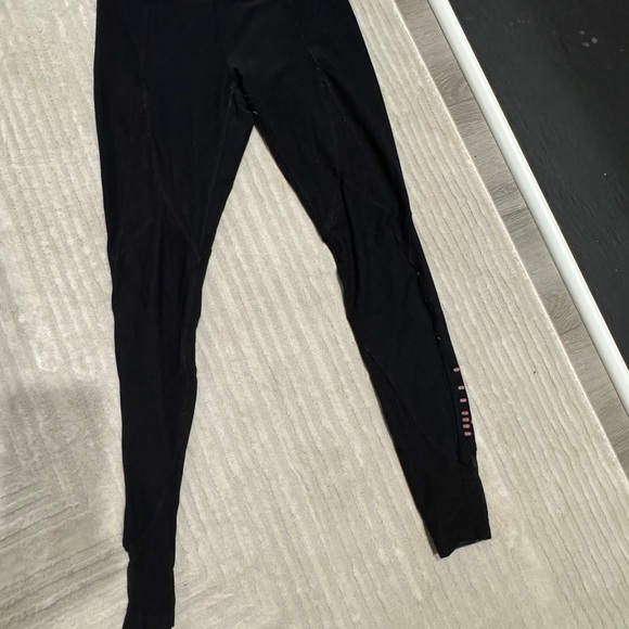 Size 4 black legging pink accent on leg - Picture 2 of 4